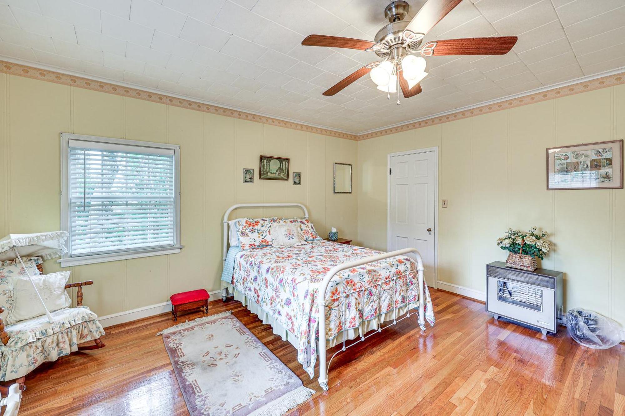 Delightful Retreat With Fireplace And Large Yard! ภายนอก รูปภาพ