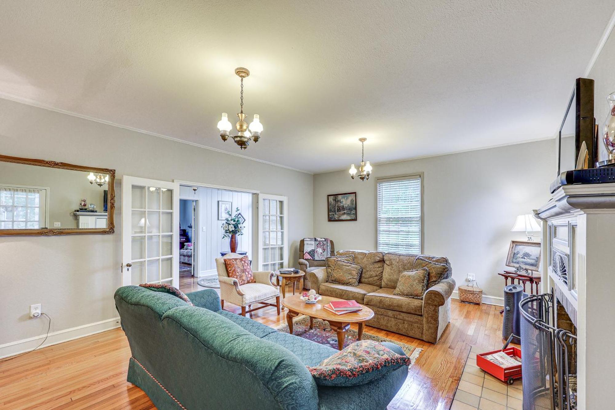 Delightful Retreat With Fireplace And Large Yard! ภายนอก รูปภาพ